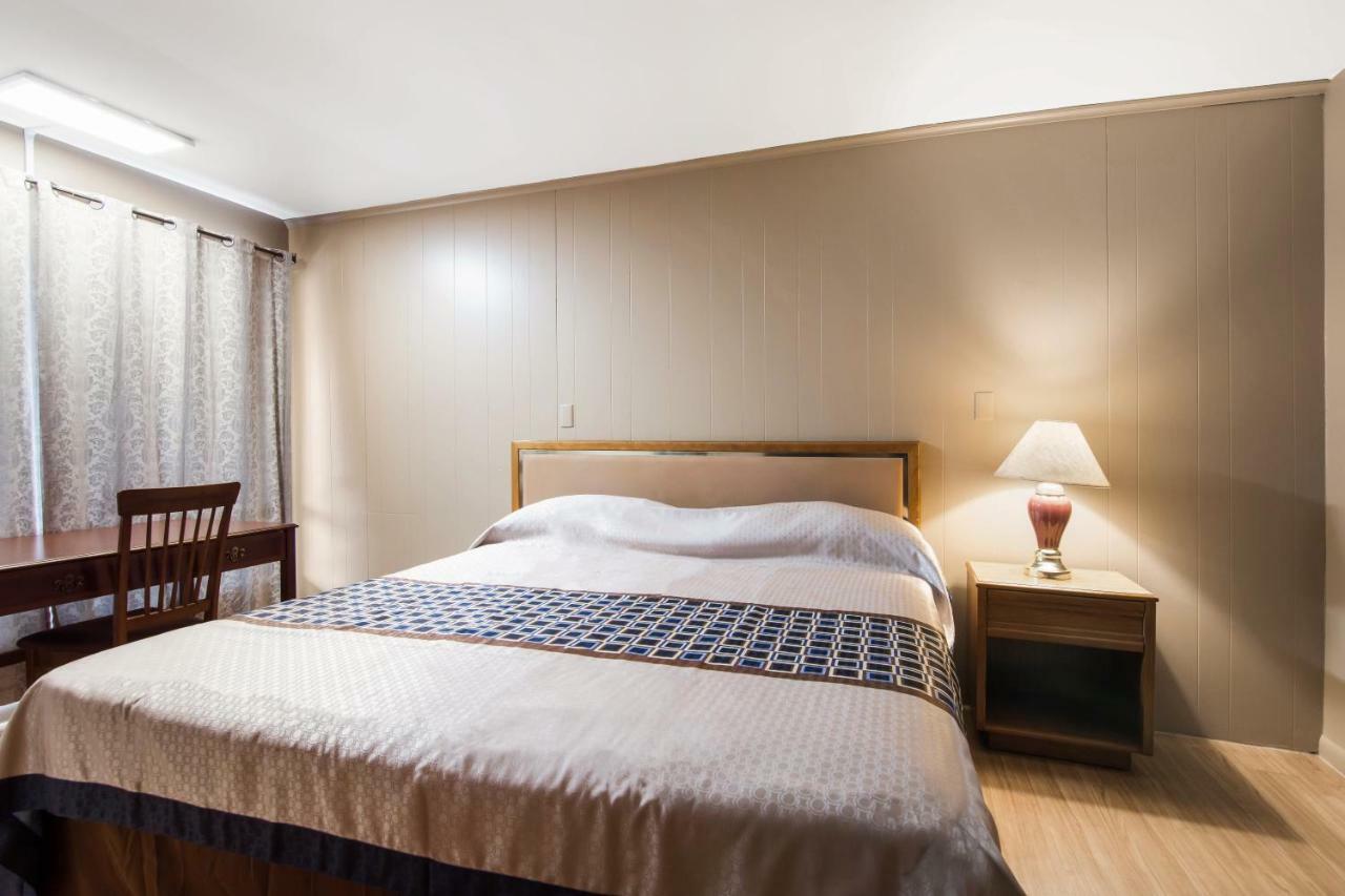 Knights Inn Amsterdam Bagian luar foto